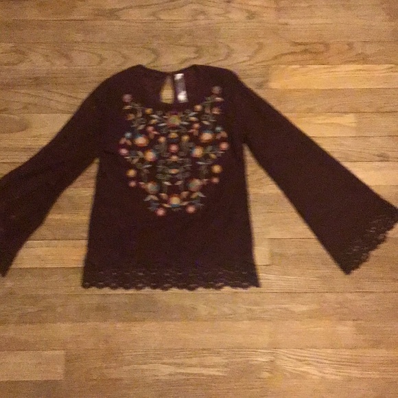 Size S girls Lace bell sleeve embroidered shirt - Picture 2 of 6